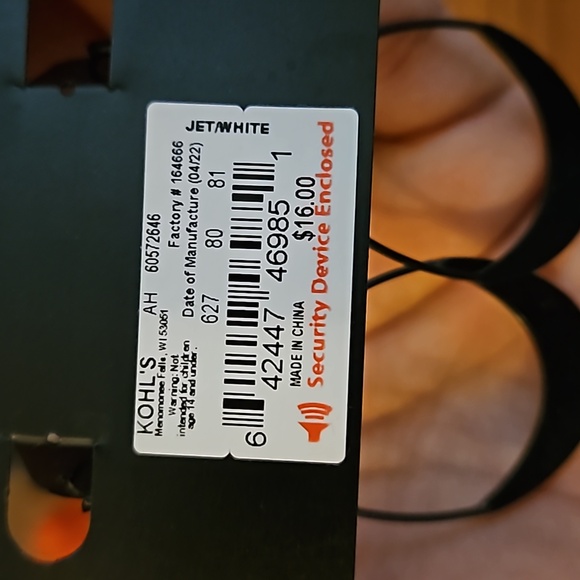 Vera Wang earrings + 2 pair earrings - Picture 4 of 4